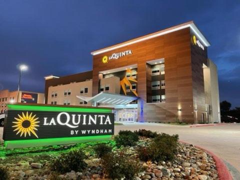 La Quinta & By Wyndham Dallas/fairpark Hotel