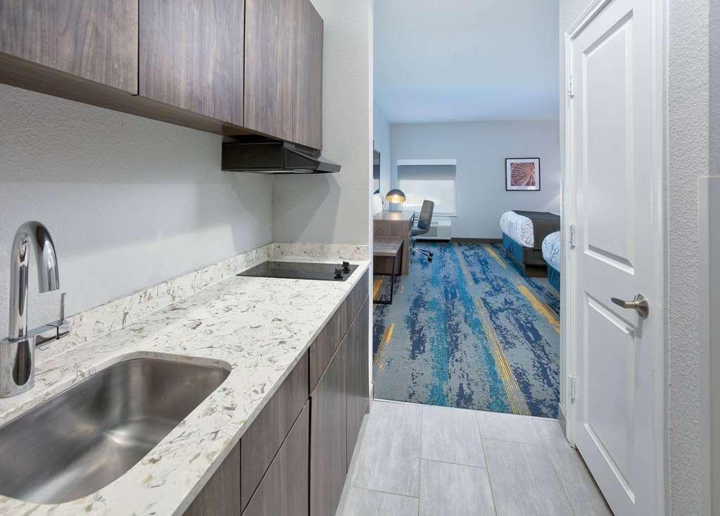La Quinta & By Wyndham Dallas/fairpark