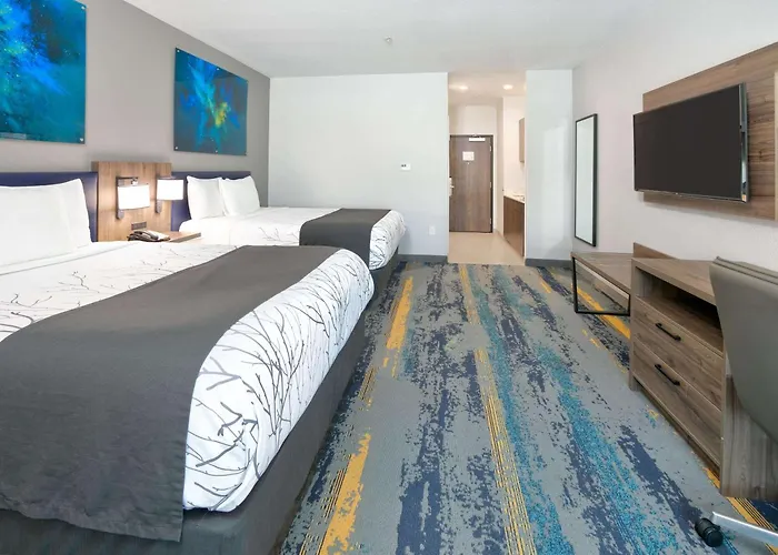La Quinta Inn & Suites By Wyndham Dallas/Fairpark